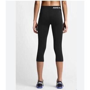 Nike Pro Womens Limitless Capri Leggings Size Small Black 648533-010